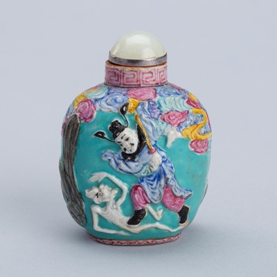 A FAMILLE ROSE MOLDED PORCELAIN ‘ZHONG KUI’ SNUFF BOTTLE, 19th CENTURY