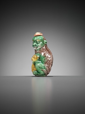 Lot 387 - A MOLDED AND SANCAI-GLAZED PORCELAIN ‘LION AND CUB’ SNUFF BOTTLE, 1790-1830