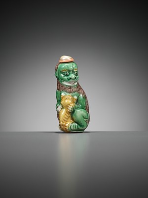Lot 387 - A MOLDED AND SANCAI-GLAZED PORCELAIN ‘LION AND CUB’ SNUFF BOTTLE, 1790-1830