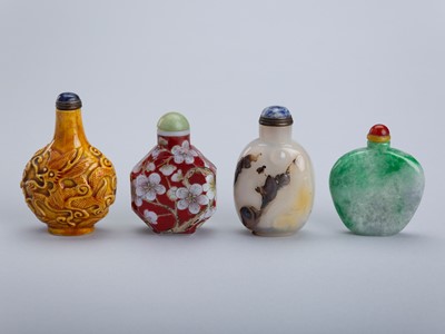 A GROUP OF FOUR SNUFF BOTTLES, c. 1920s