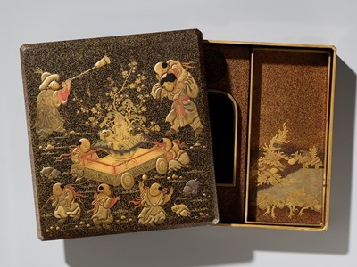 Lot 26 - A LACQUER SUZURIBAKO DEPICTING BOYS AT PLAY