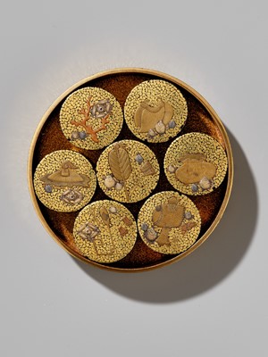 Lot 10 - A RARE INLAID LACQUER BOX AND COVER WITH SEVEN KOGO (INCENSE BOX) FOR THE INCENSE-MATCHING GAME