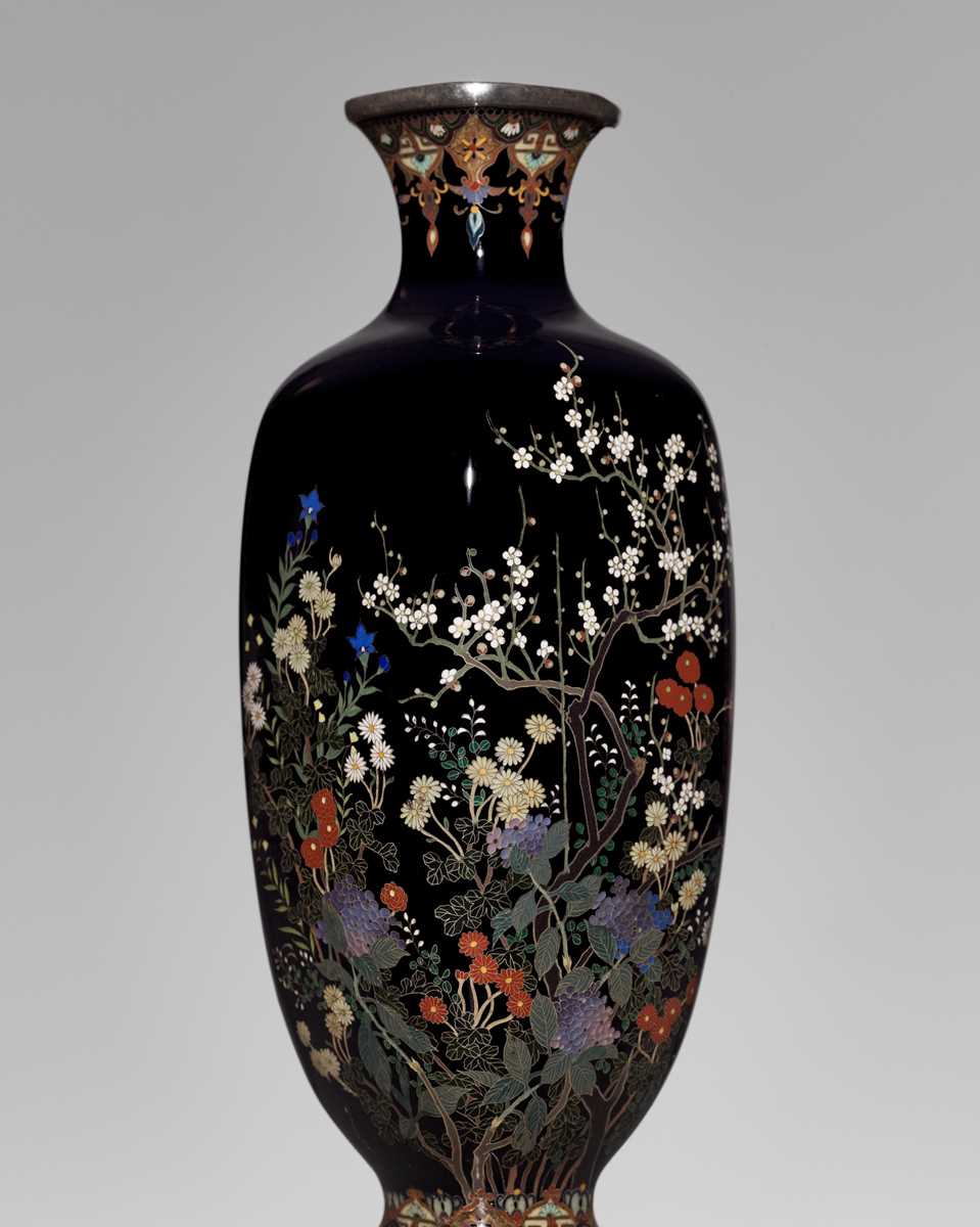 Lot 123 - HAYASHI KODENJI: A FINE CLOISONNÉ ENAMEL VASE