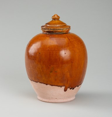 AN AMBER-GLAZED POTTERY JAR AND COVER, TANG DYNASTY