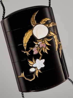 Lot 17 - A FINE MOTHER OF PEARL AND HARDSTONE INLAID FOUR-CASE LACQUER INRO WITH FRUITING PEACHES