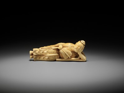 Lot 107 - A GOOD IVORY NETSUKE OF ROSEI’S DREAM