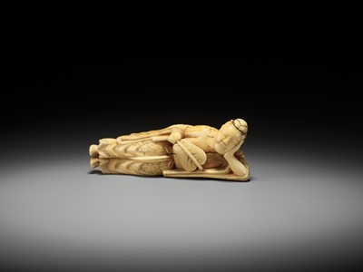 Lot 107 - A GOOD IVORY NETSUKE OF ROSEI’S DREAM