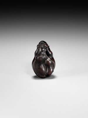 Lot 338 - GYOKUZAN: A FINE WOOD NETSUKE OF A RAT WITH EDAMAME BEAN PODS