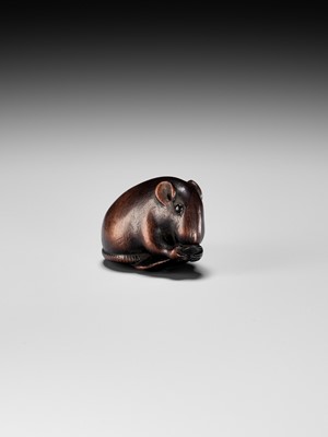 Lot 338 - GYOKUZAN: A FINE WOOD NETSUKE OF A RAT WITH EDAMAME BEAN PODS