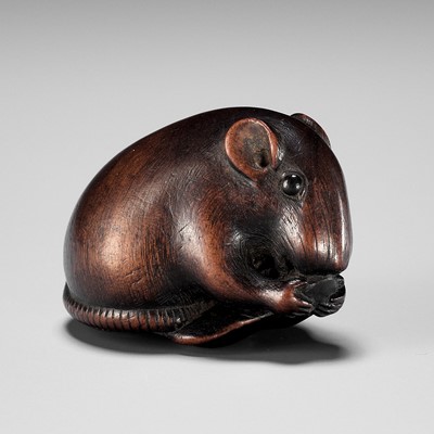 Lot 338 - GYOKUZAN: A FINE WOOD NETSUKE OF A RAT WITH EDAMAME BEAN PODS