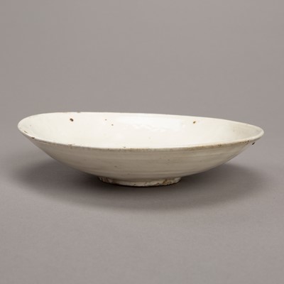A CIZHOU-TYPE CERAMIC PLATE, SONG DYNASTY