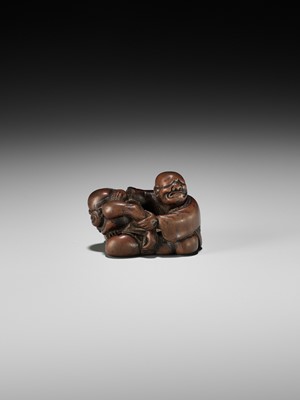 Lot 405 - A SUPERB WOOD NETSUKE OF A BLIND MASSEUR AND CLIENT, ATTRIBUTED TO JOBUN