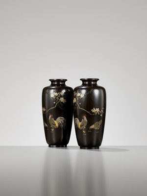 Lot 271 - KANEYOSHI: A PAIR OF GOLD AND SILVER INLAID BRONZE BALUSTER VASES WITH LONG-TAILED ROOSTERS (ONAGADORI)