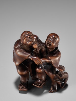 Lot 231 - AN AMUSING WOOD NETSUKE OF TWO FIGHTING BLIND MEN AND A HOUND