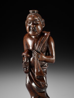 Lot 120 - A LARGE AND UNUSUAL WOOD NETSUKE OF A MAN WITH MUSHROOM