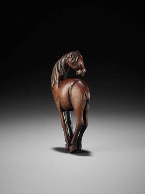 Lot 11 - A SUPERB AND LARGE WOOD NETSUKE OF A HORSE