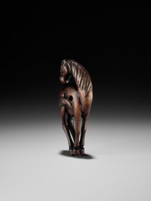 Lot 11 - A SUPERB AND LARGE WOOD NETSUKE OF A HORSE