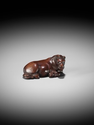 Lot 106 - A SUPERB WOOD NETSUKE OF A RECUMBENT HORSE