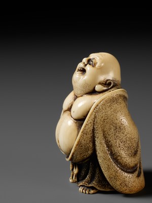 Lot 66 - ANRAKU: A SUPERB IVORY NETSUKE OF HOTEI