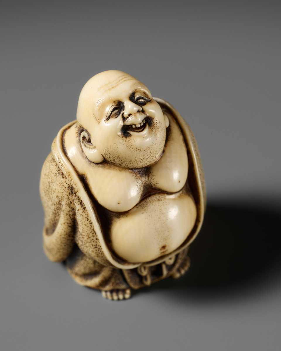 Lot 66 - ANRAKU: A SUPERB IVORY NETSUKE OF HOTEI