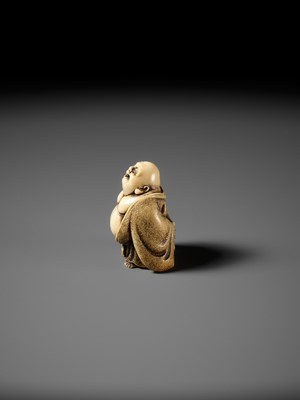 Lot 66 - ANRAKU: A SUPERB IVORY NETSUKE OF HOTEI