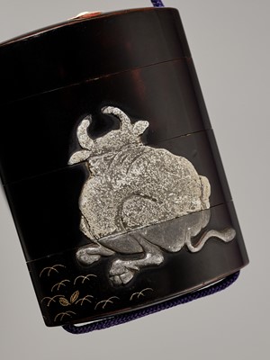 Lot 15 - YOSEI: A FINE TSUISHU AND MITSUDA INLAID THREE-CASE LACQUER INRO WITH BUFFALO AND DRAGONFLIES