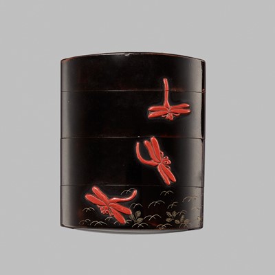 Lot 15 - YOSEI: A FINE TSUISHU AND MITSUDA INLAID THREE-CASE LACQUER INRO WITH BUFFALO AND DRAGONFLIES