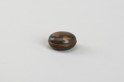 Lot 5 - A MINIATURE LACQUER KOGO (INCENSE BOX) AND COVER