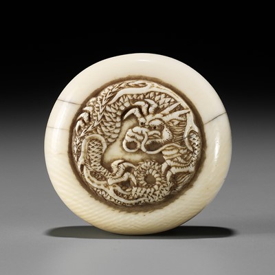 Lot 453 - HOSAI MASAHIRO: A FINE ANABORI IVORY NETSUKE REFERENCING THE LEGEND OF CHORYO AND KOSEKIKO