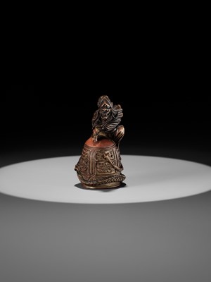 Lot 116 - A SUPERB AND RARE WOOD AND LACQUER NETSUKE OF KIYOHIME