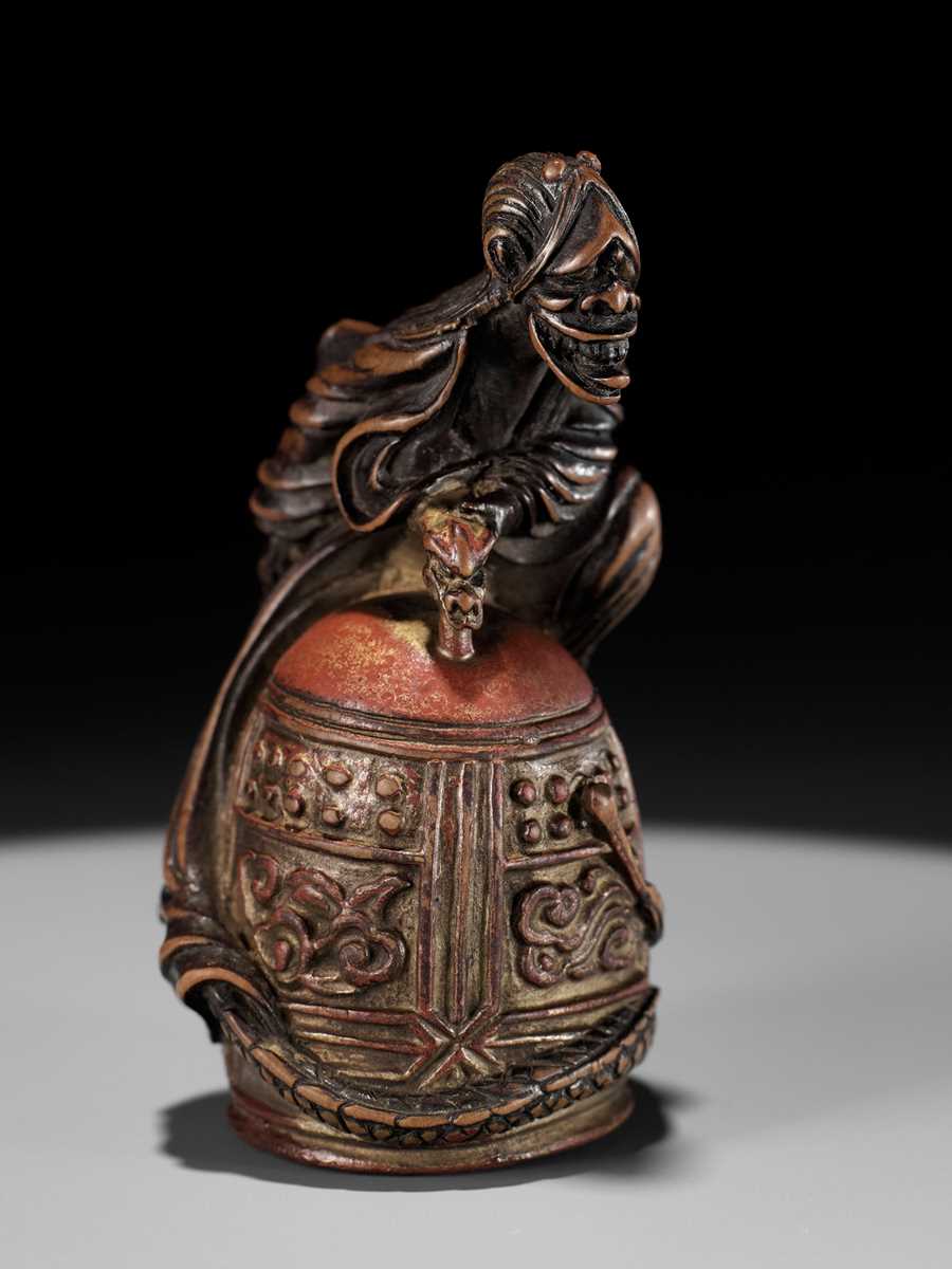 Lot 116 - A SUPERB AND RARE WOOD AND LACQUER NETSUKE OF KIYOHIME