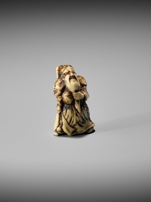 Lot 286 - A GOOD ANTLER NETSUKE OF KAN’U