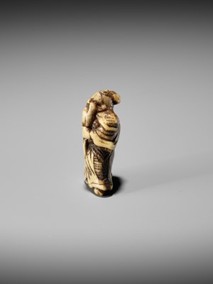 Lot 286 - A GOOD ANTLER NETSUKE OF KAN’U