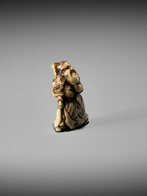 Lot 286 - A GOOD ANTLER NETSUKE OF KAN’U