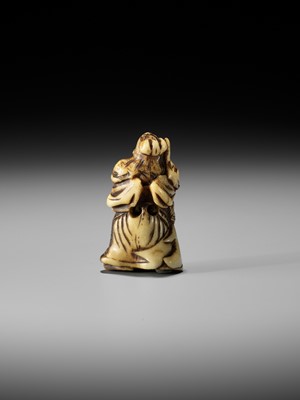 Lot 286 - A GOOD ANTLER NETSUKE OF KAN’U