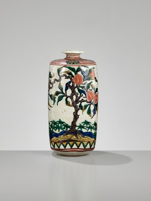 Lot 251 - A KO-KUTANI PORCELAIN TOKKURI (SAKE BOTTLE), WITH FUKU MARK