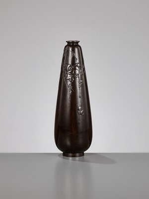 Lot 108 - OSHIMA JOUN: A BRONZE VASE DEPICTING MONKEYS