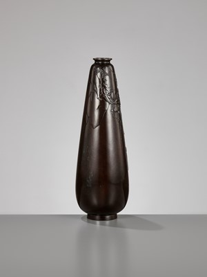 Lot 108 - OSHIMA JOUN: A BRONZE VASE DEPICTING MONKEYS