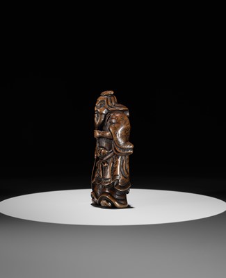 Lot 20 - A POWERFUL WOOD NETSUKE OF KAN’U WITH HIS HALBERD