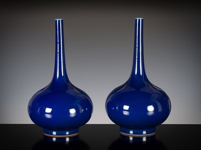 Lot 162 - A LARGE PAIR OF BLUE-GLAZED BOTTLE VASES, LATE QING DYNASTY