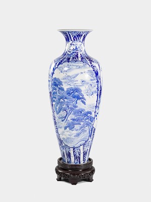 Lot 257 - A LARGE AND FINELY PAINTED FUKUGAWA KORANSHA BLUE AND WHITE PALACE VASE