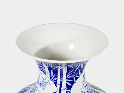 Lot 257 - A LARGE AND FINELY PAINTED FUKUGAWA KORANSHA BLUE AND WHITE PALACE VASE
