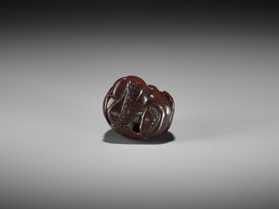 Lot 389 - A FINE NAGOYA SCHOOL WOOD NETSUKE OF ONO NO KOMACHI