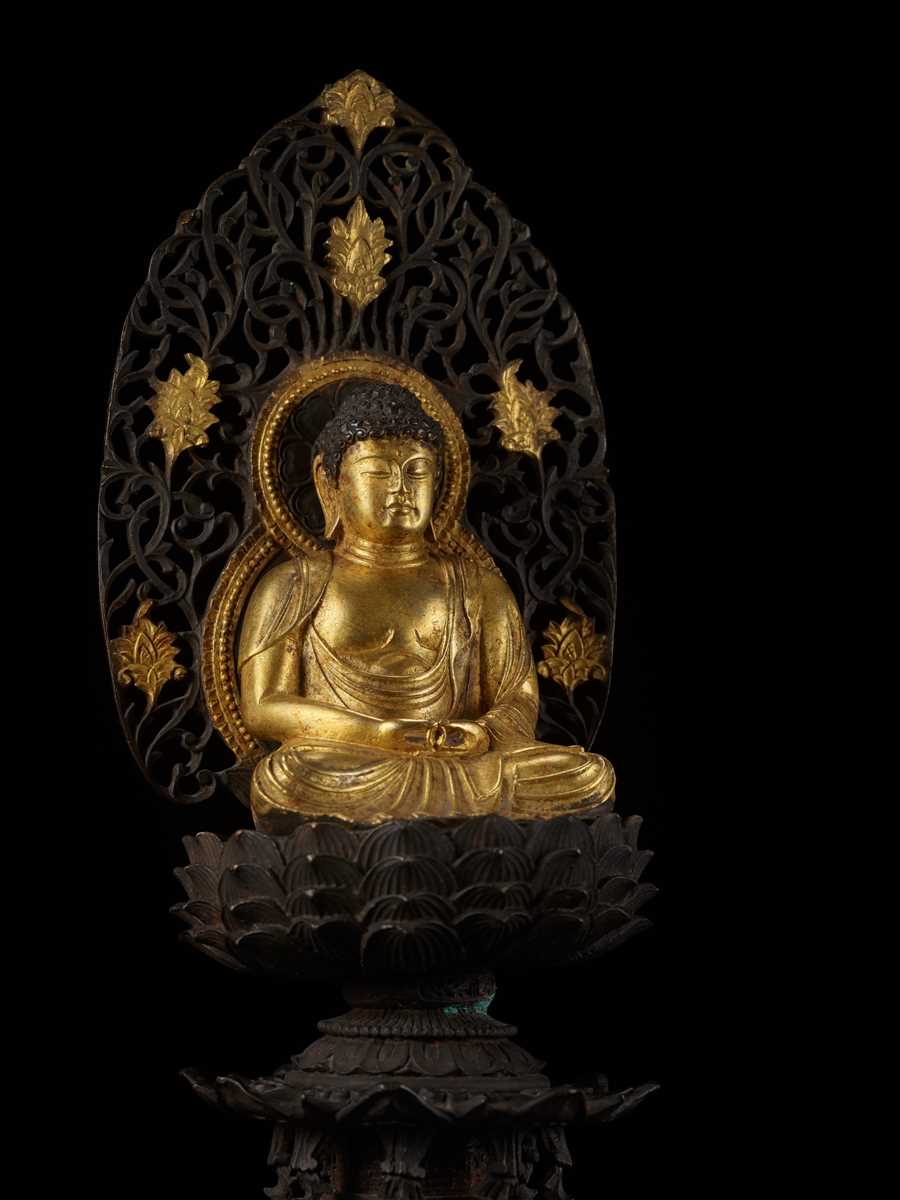 Lot 329 - A GILT BRONZE FIGURE OF AMIDA NYORAI