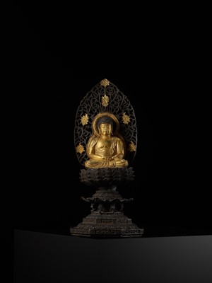 Lot 329 - A GILT BRONZE FIGURE OF AMIDA NYORAI