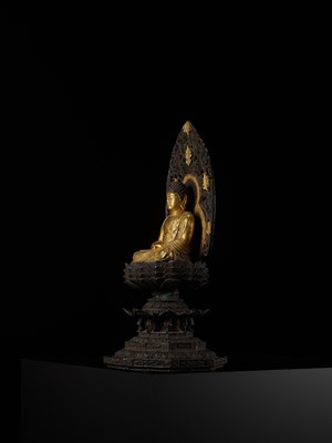 Lot 329 - A GILT BRONZE FIGURE OF AMIDA NYORAI