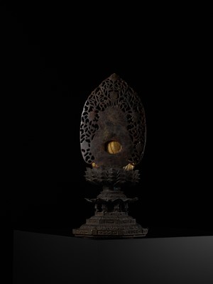 Lot 329 - A GILT BRONZE FIGURE OF AMIDA NYORAI