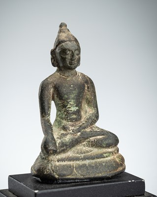 Lot 1036 - A SMALL BRONZE FIGURE OF BUDDHA SHAKYAMUNI, 13TH-14TH CENTURY