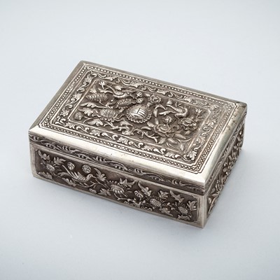 Lot 966 - A FLORAL LIDDED SILVER BOX