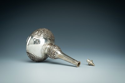A LIDDED DOUBLE GOURD SILVER VASE WITH LANDSCAPES